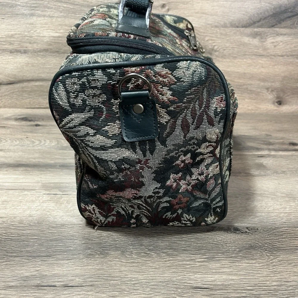 90's vintage Atlantic‎ floral tapestry luggage carry on 15in X 9in X 8in